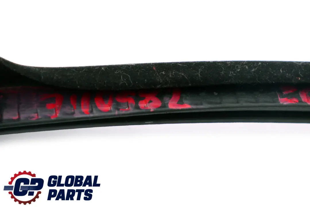 BMW E61 Touring Joint de protection du bord de la vitre arriere droite - SKU 7110582 - Numéro de pièce 7110582