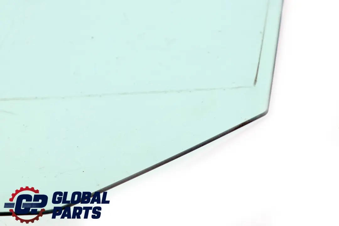 Vitre Laterale Vert Porte arriere droite pour BMW Serie E60 E60N M5 à propos du numéro de pièce 51357110636 BMW Serie E60 E60N M5 Vitre Laterale Vert Porte arriere droite - SKU 7110636 - Numéro de pièce 51357110636