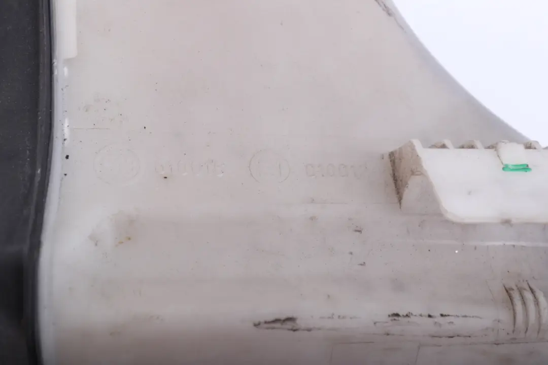 Contenitore Per La Pulizia Del Parabrezza per BMW Z4 E85 E86 con numero di parte 7110853 BMW Z4 E85 E86 Contenitore Per La Pulizia Del Parabrezza - SKU 7110853 - Numero di parte 7110853