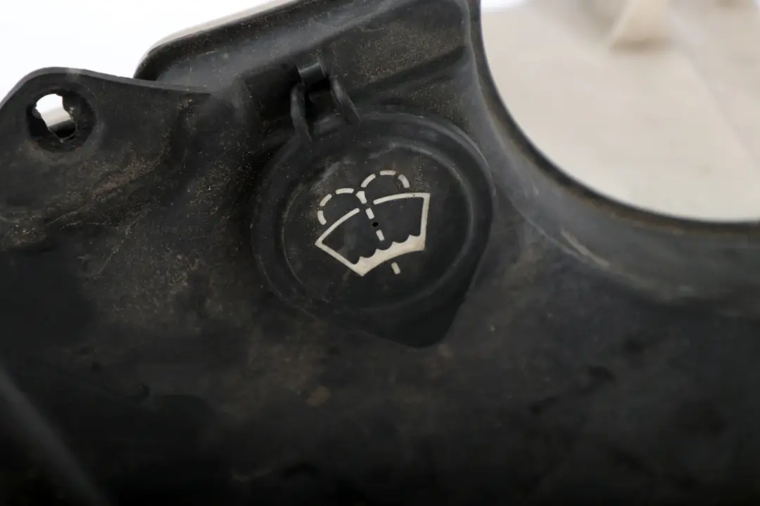 Windschutz Scheiben Reinigungs Behälter für BMW Z4 E85 E86 mit Teilenummer 7110853 BMW Z4 E85 E86 Windschutz Scheiben Reinigungs Behälter - SKU 7110853 - Teilenummer 7110853