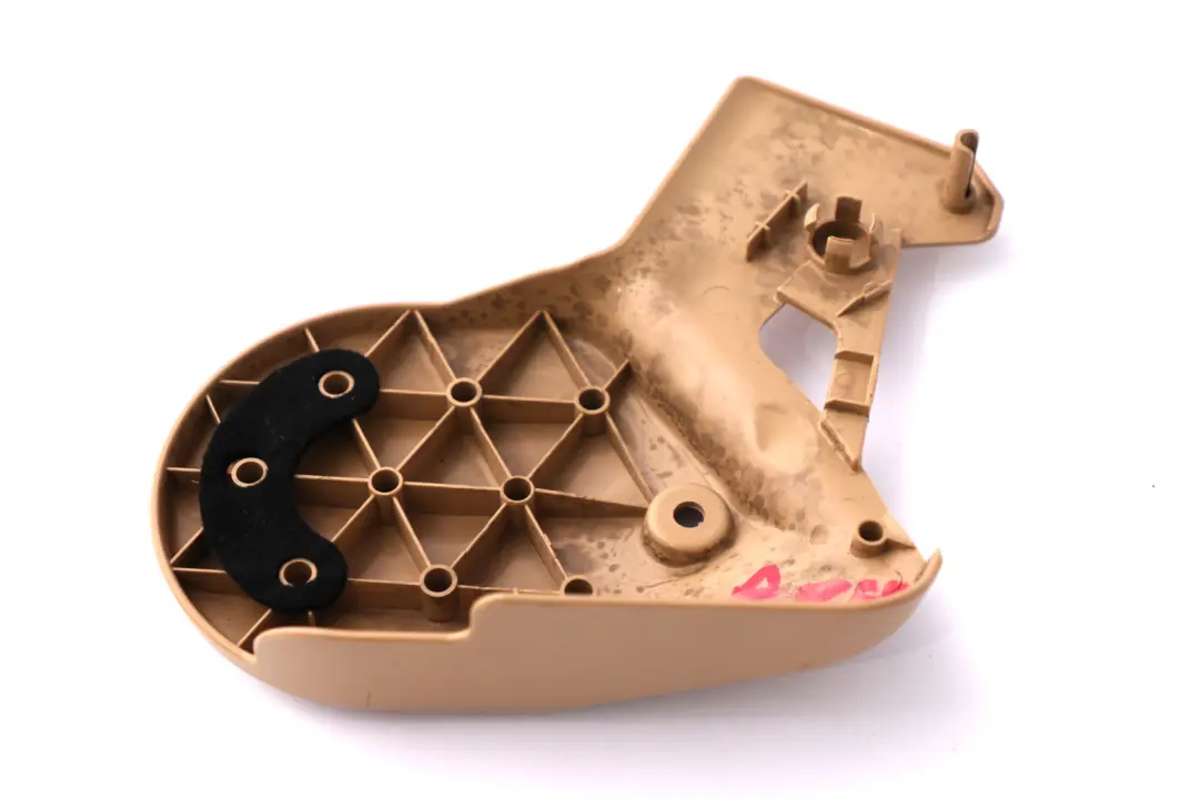 Recubrimiento Interior Asiento Conductor Delantero Derecho Beige para BMW E60 E61 LCI con número de pieza 7111152 BMW E60 E61 LCI Recubrimiento Interior Asiento Conductor Delantero Derecho Beige - SKU 7111152 - Número de pieza 7111152