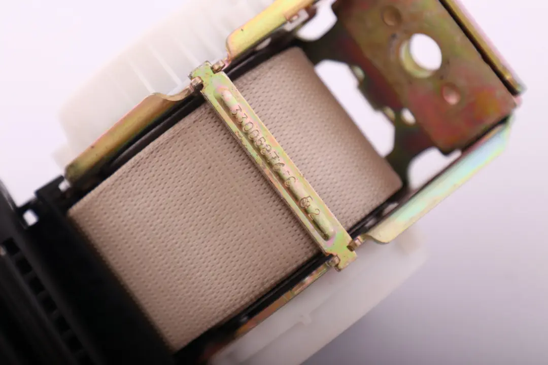 Ceinture e Sécurité Arrière BMW E63 E64 Supérieure Beige Gauche Droite pour à propos du numéro de pièce 9132834 Ceinture e Sécurité Arrière BMW E63 E64 Supérieure Beige Gauche Droite - SKU 7111369 - Numéro de pièce 9132834