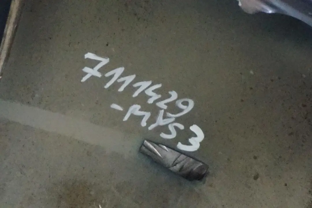 Fahrerseite Seitenwand Vorne Links Mysticblau Metallic - A07 für BMW 5 er E60 E61 mit Teilenummer 7111429 BMW 5 er E60 E61 Fahrerseite Seitenwand Vorne Links Mysticblau Metallic - A07 - SKU 7111429-MYS3 - Teilenummer 7111429