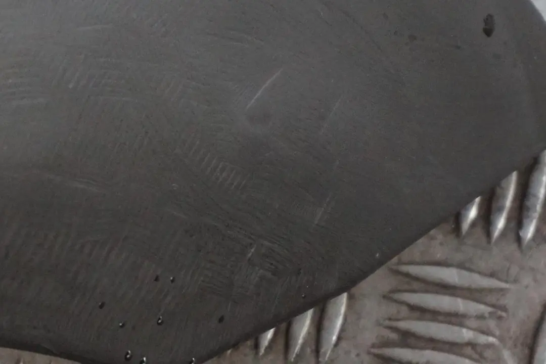 Błotnik prawy przedni silbergrau do BMW E60 E61 o numerze 7111430 BMW E60 E61 Błotnik prawy przedni silbergrau - SKU 7111430-SBG2 - Numer Części 7111430