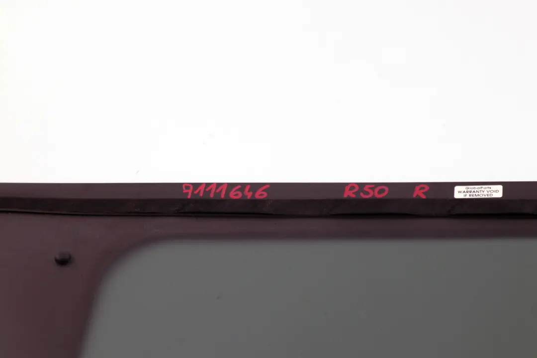 Ventana trasera derecha cristal marco negro para Mini Cooper R50 R53 con número de pieza 7111646 Mini Cooper R50 R53 Ventana trasera derecha cristal marco negro - SKU 7111646 - Número de pieza 7111646