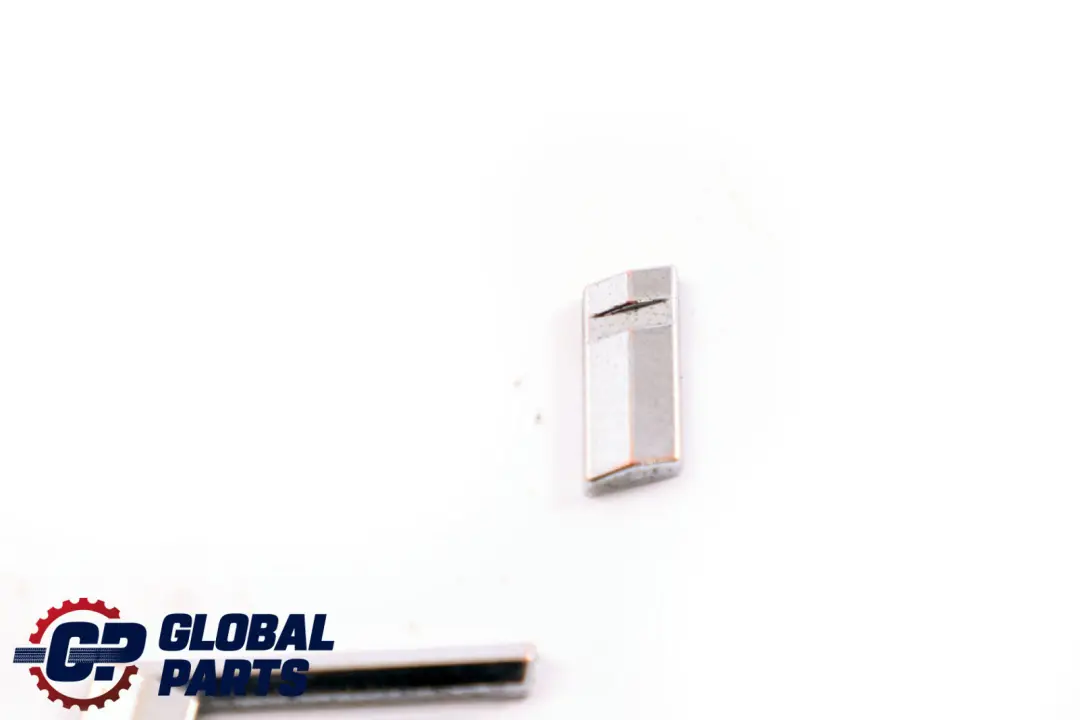 Emblema Adhesivo Para Tapa De Maletero Letra para BMW E60 E61 545I con número de pieza 7111711 BMW E60 E61 545I Emblema Adhesivo Para Tapa De Maletero Letra - SKU 7111711 - Número de pieza 7111711