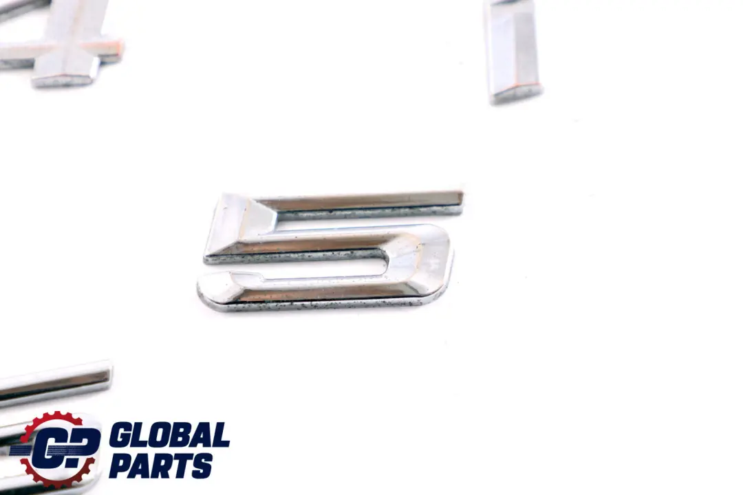 BMW E60 E61 545i Emblème De Couvercle De Coffre Arrière - SKU 7111711 - Numéro de pièce 7111711
