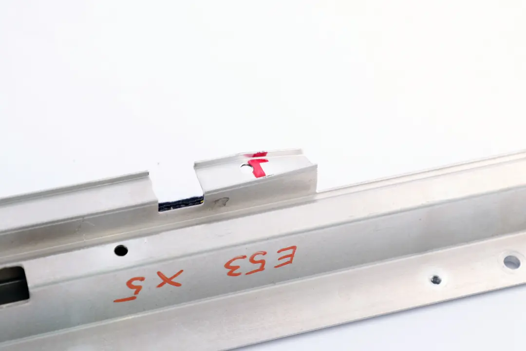 Supporto Sfiato Aria SX 5147 per BMW X5 E53 con numero di parte 7114355 BMW X5 E53 Supporto Sfiato Aria SX 5147 - SKU 7114355 - Numero di parte 7114355