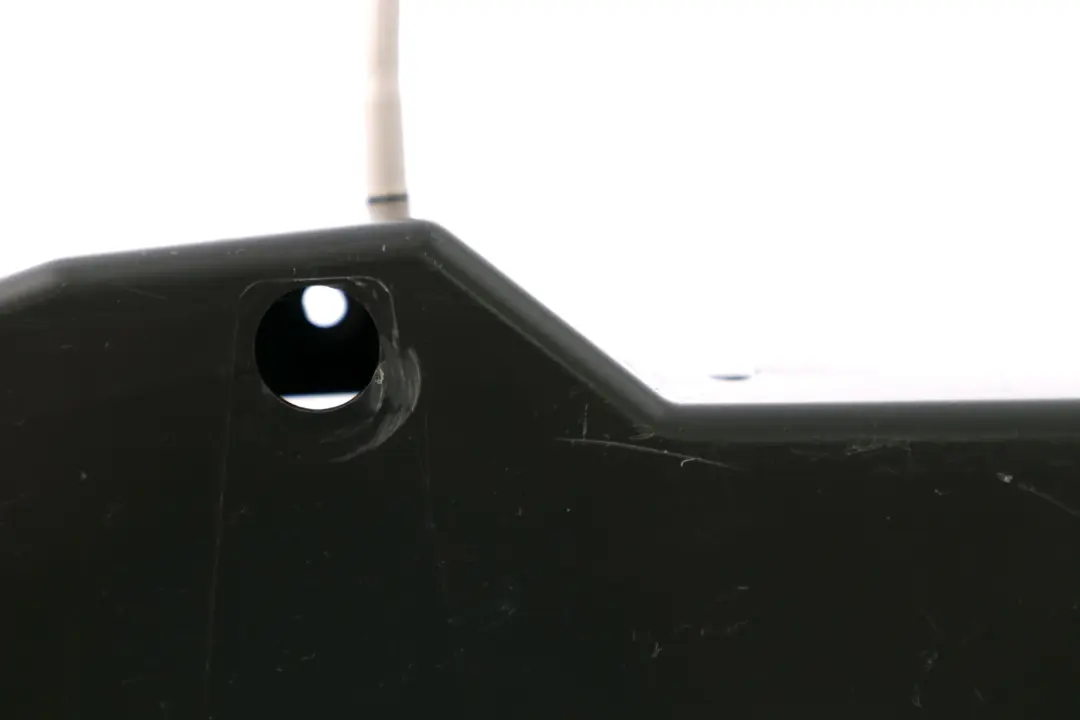 Obudowa Ramka Zaślepka Sterownika Bagażnika Lewa do BMW E65 E66 E67 o numerze 7115225 BMW E65 E66 E67 Obudowa Ramka Zaślepka Sterownika Bagażnika Lewa - SKU 7115225 - Numer Części 7115225