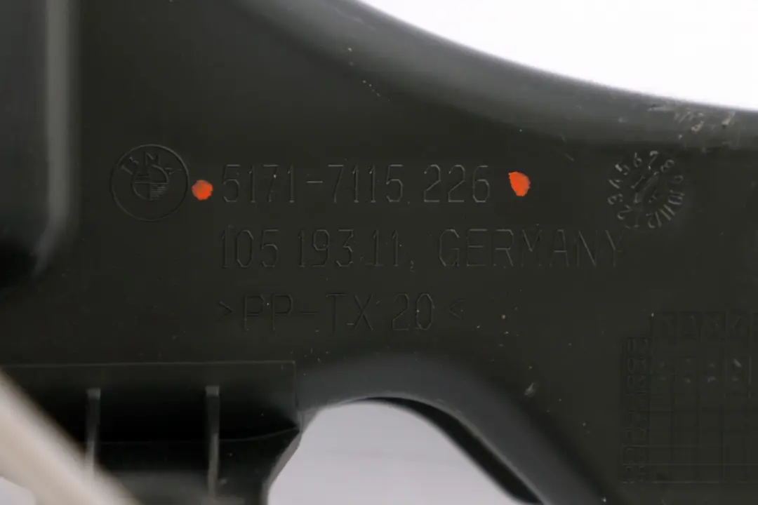 Tapa Unidad De Control Derecha para BMW E65 E66 E67 con número de pieza 7115226 BMW E65 E66 E67 Tapa Unidad De Control Derecha - SKU 7115226 - Número de pieza 7115226