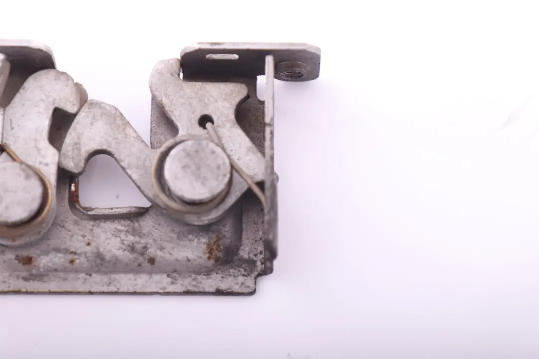 Chateau Rabat Gache Serrure De Capot Ferme pour BMW E60 E61 E81 E87 E90 E91 à propos du numéro de pièce 7115229 BMW E60 E61 E81 E87 E90 E91 Chateau Rabat Gache Serrure De Capot Ferme - SKU 7115229 - Numéro de pièce 7115229