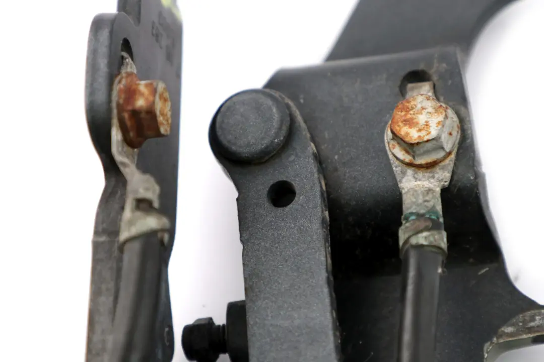 Zawias Maski Silnika Szary Lewy Przód do BMW E90 E91 o numerze 7115263 BMW E90 E91 Zawias Maski Silnika Szary Lewy Przód - SKU 7115263-SG - Numer Części 7115263