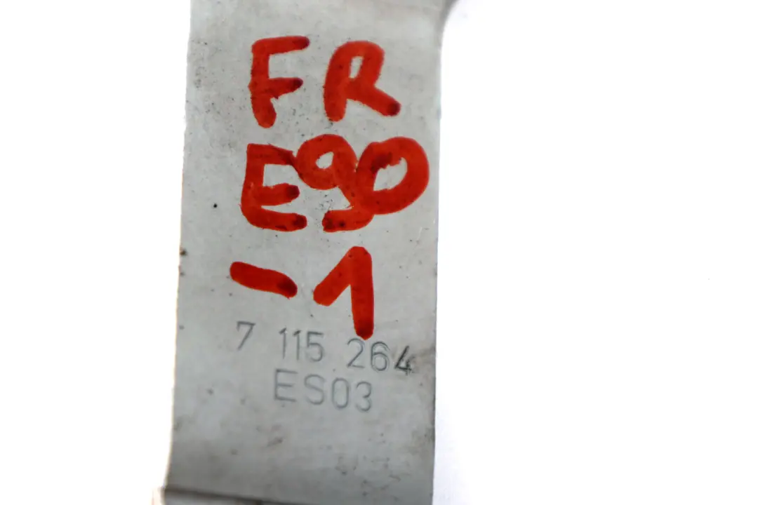 Zawias Maski Prawy Titansilber - 354 do BMW E90 E91 o numerze 7210678 BMW E90 E91 Zawias Maski Prawy Titansilber - 354 - SKU 7115264-1 - Numer Części 7210678