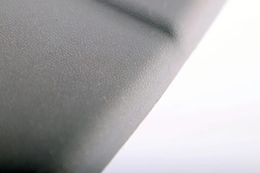 Tapa Columna B Inferior Izquierda Alaskagrau Gris para BMW E87 con número de pieza 7115427 BMW E87 Tapa Columna B Inferior Izquierda Alaskagrau Gris - SKU 7115427 - Número de pieza 7115427