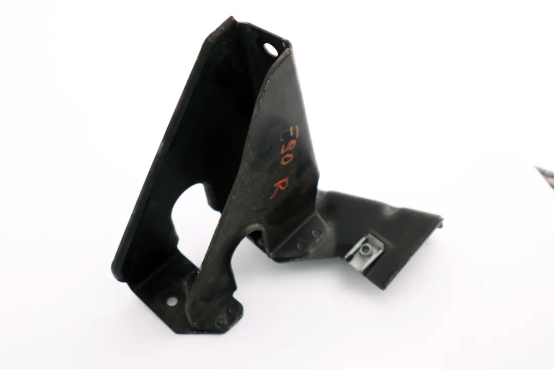 Wspornik Uchwyt Maski Prawy do BMW E90 E92 E93 o numerze 7116706 BMW E90 E92 E93 Wspornik Uchwyt Maski Prawy - SKU 7116706 - Numer Części 7116706