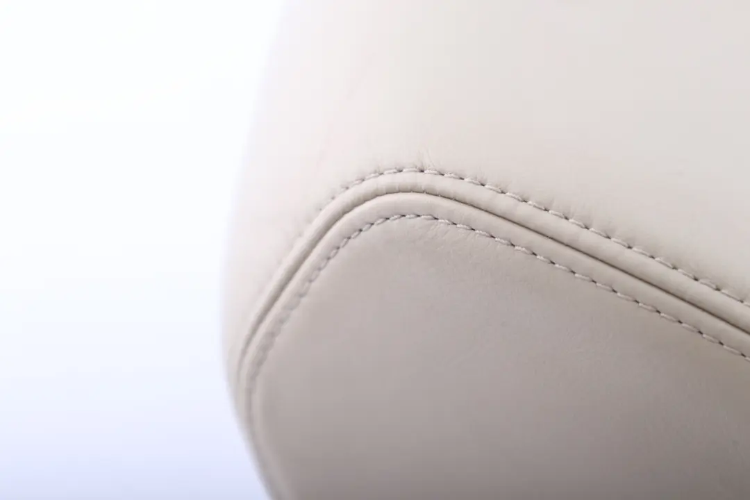 Vordersitz links rechts Leder-Kopfstütze Creme Beige für BMW E65 mit Teilenummer 7117116 BMW E65 Vordersitz links rechts Leder-Kopfstütze Creme Beige - SKU 7117116 - Teilenummer 7117116