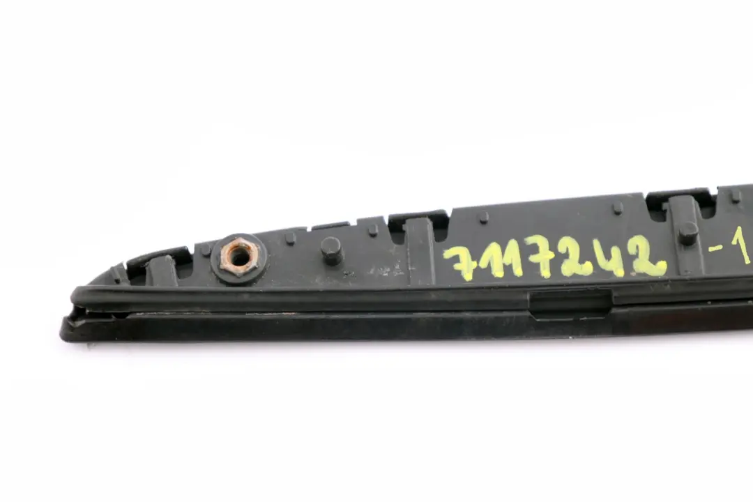 Copertura Cofano Motore Griglia Destra Nero per BMW E90 E91 con numero di parte 7117242 BMW E90 E91 Copertura Cofano Motore Griglia Destra Nero - SKU 7117242-1 - Numero di parte 7117242