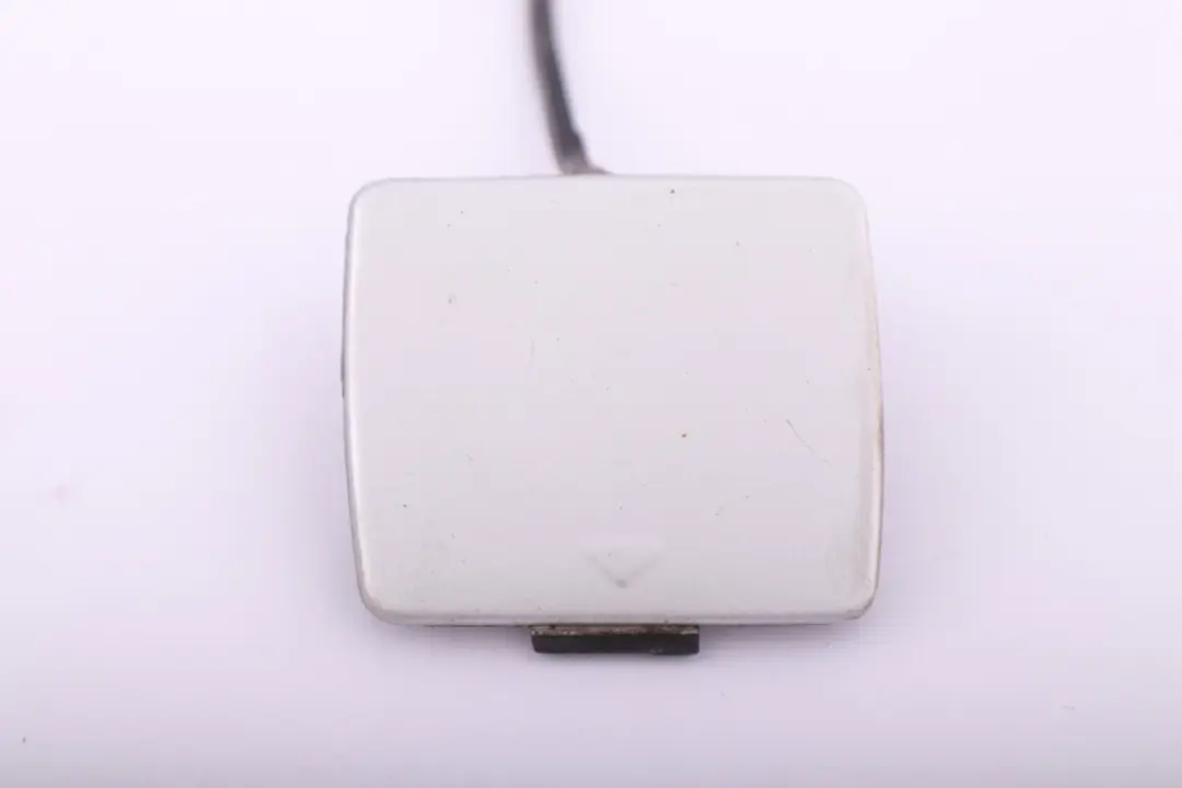 BMW E87 Flap Ojo De remolque parachoques trasero Titansilber Titan Plata - SKU 7117625-TS - Número de pieza 7117625