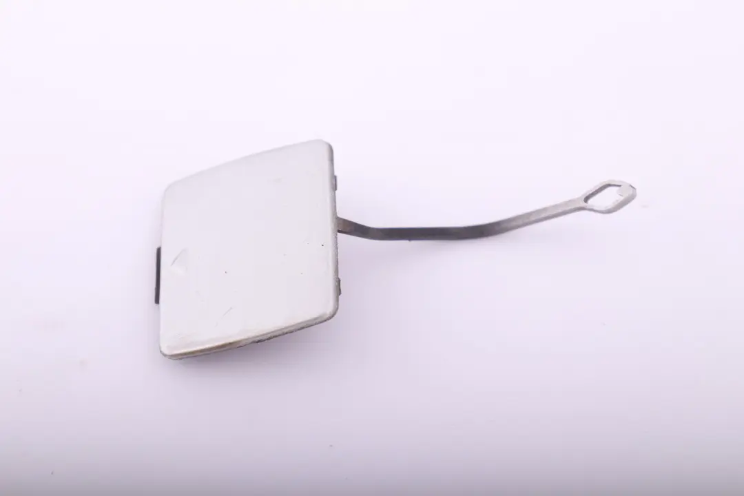 BMW E87 Flap occhio di traino paraurti posteriore Titansilber - SKU 7117625-TS - Numero di parte 7117625