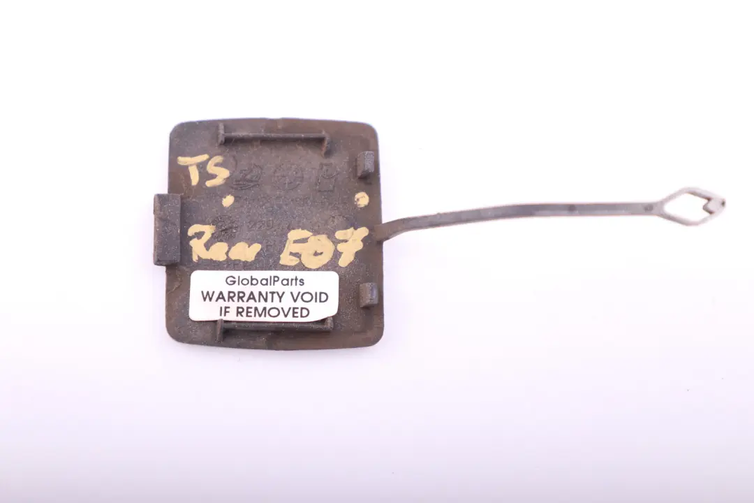 BMW E87 Flap Ojo De remolque parachoques trasero Titansilber Titan Plata - SKU 7117625-TS - Número de pieza 7117625