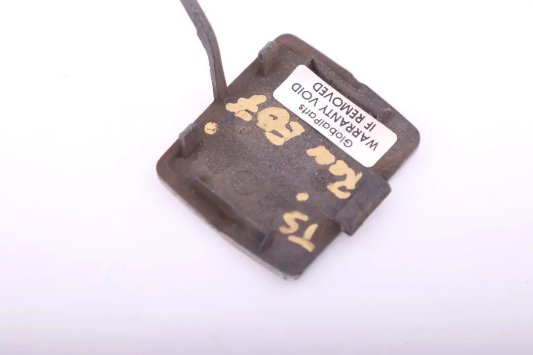 BMW E87 Flap Ojo De remolque parachoques trasero Titansilber Titan Plata - SKU 7117625-TS - Número de pieza 7117625