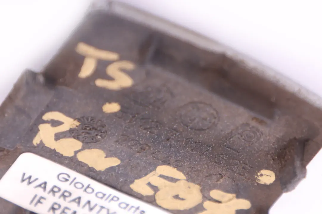 Klappe Abschleppöse Titansilber Titan Silver 5112711762 für BMW E87 mit Teilenummer 7117625 BMW E87 Klappe Abschleppöse Titansilber Titan Silver 5112711762 - SKU 7117625-TS - Teilenummer 7117625