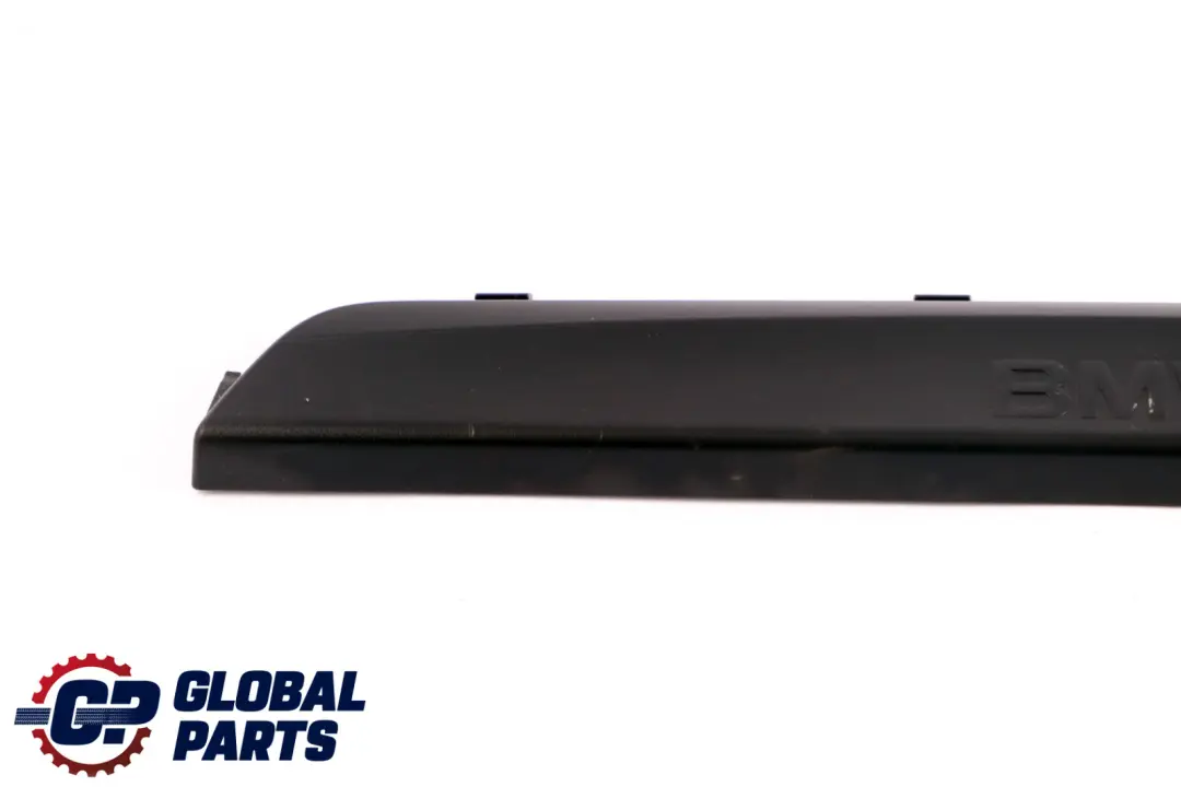 Tapa Entrada Delantera Derecha para BMW E87 E87N con número de pieza 7117634 BMW E87 E87N Tapa Entrada Delantera Derecha - SKU 7117634 - Número de pieza 7117634