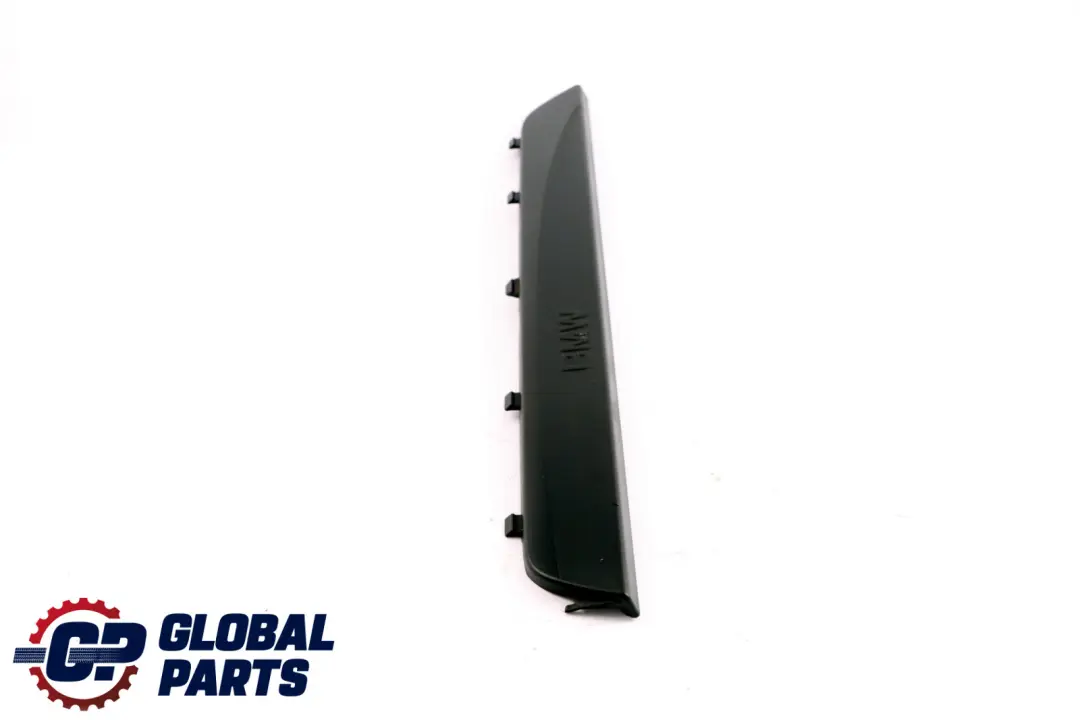 Tapa Entrada Delantera Derecha para BMW E87 E87N con número de pieza 7117634 BMW E87 E87N Tapa Entrada Delantera Derecha - SKU 7117634 - Número de pieza 7117634