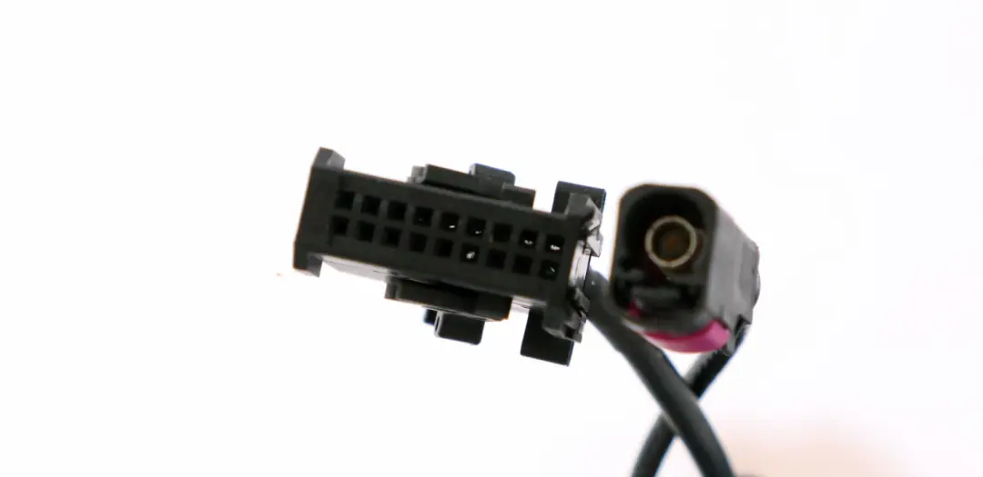 Osłona Obudowa Uchwyt Telefonu do BMW E90 E91 E92 E93 o numerze 7118054 BMW E90 E91 E92 E93 Osłona Obudowa Uchwyt Telefonu - SKU 7118054-1 - Numer Części 7118054