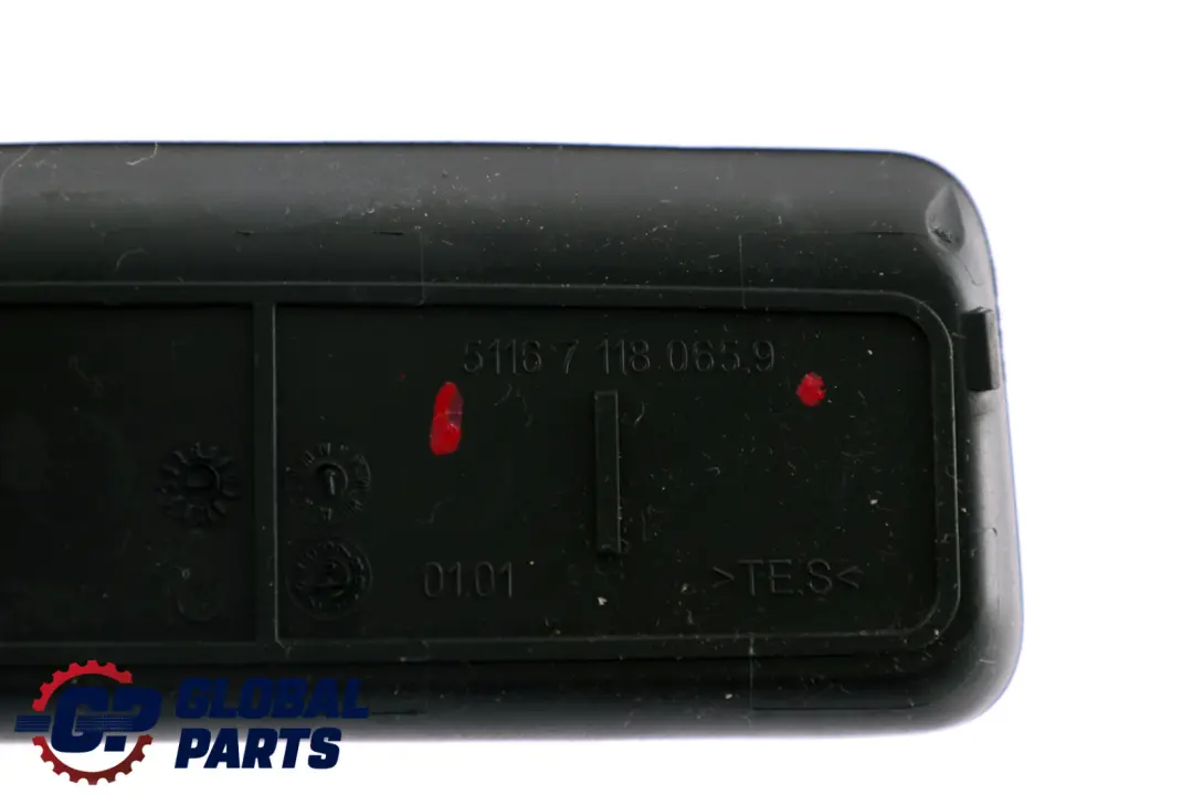 Console Centrale Tapis De Rangement En Caoutchouc pour BMW E90 E91 E92 E93 à propos du numéro de pièce 7118065 BMW E90 E91 E92 E93 Console Centrale Tapis De Rangement En Caoutchouc - SKU 7118065 - Numéro de pièce 7118065