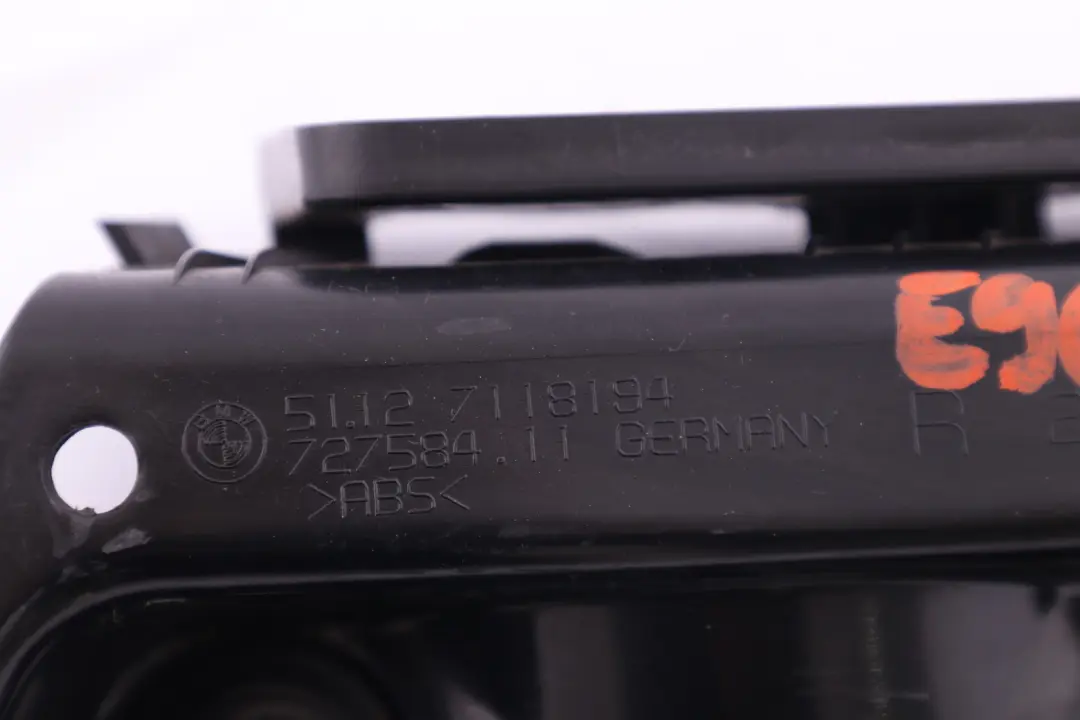 BMW E90 Parachoques Trasero Guia De Soporte Para Luz Trasera Derecha - SKU 7118194 - Número de pieza 7118194