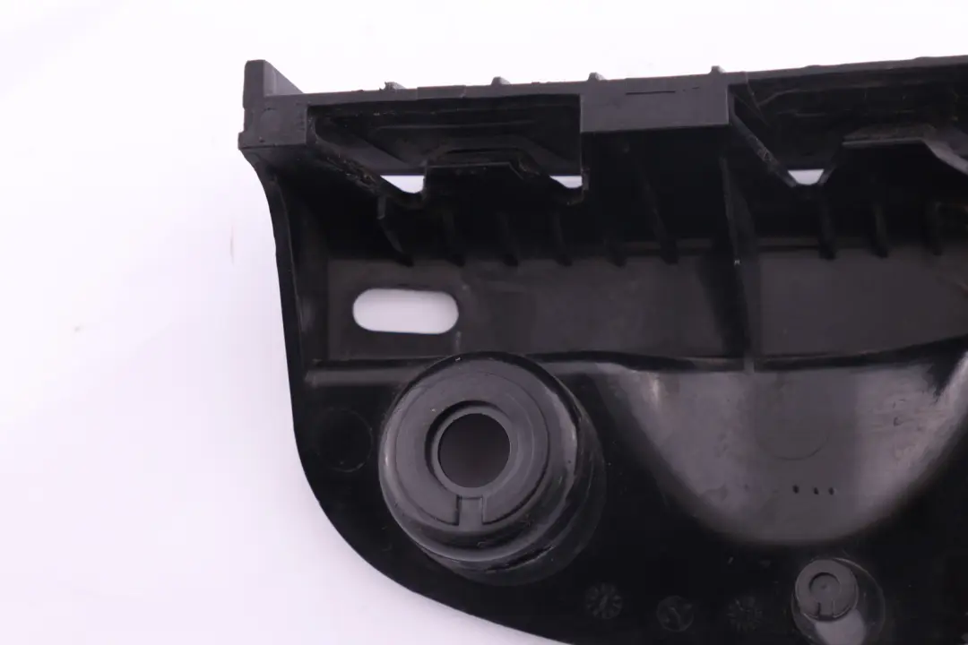 Prowadnica Ślizg Lampy Zderzaka Prawy Tył do BMW E90 o numerze 7118194 BMW E90 Prowadnica Ślizg Lampy Zderzaka Prawy Tył - SKU 7118194 - Numer Części 7118194