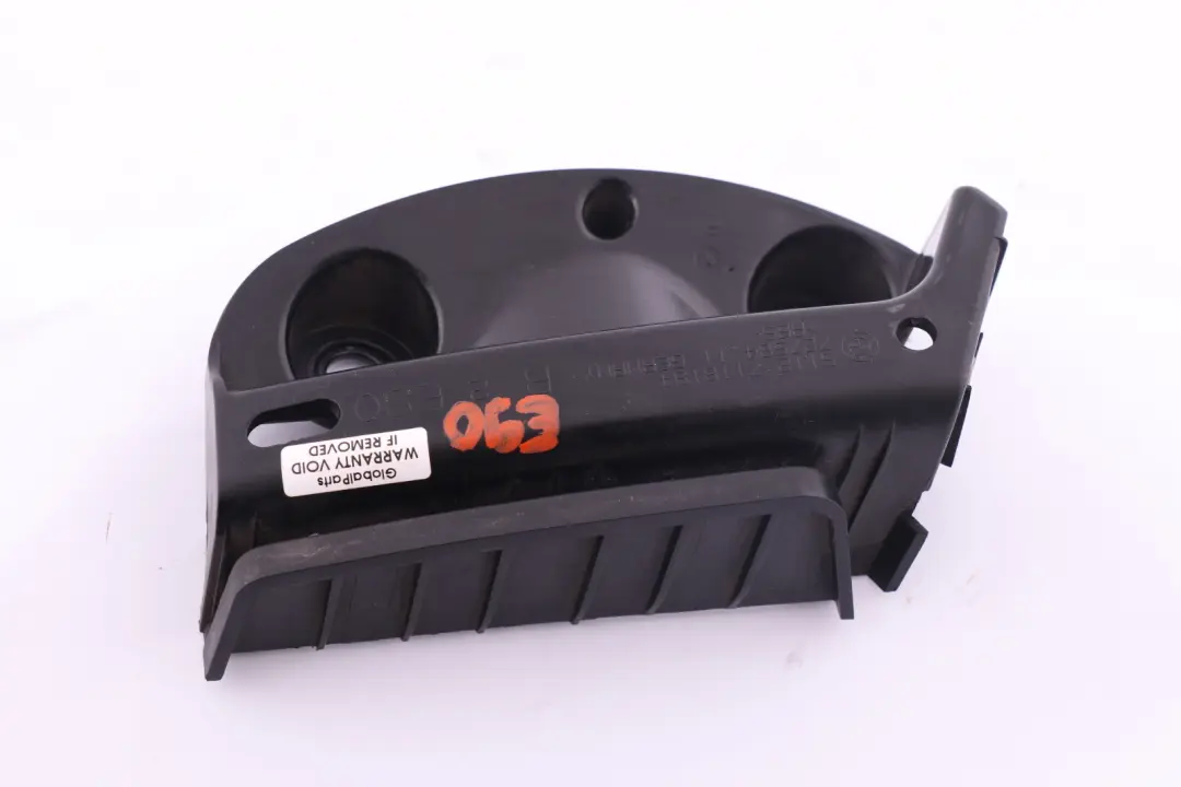 Prowadnica Ślizg Lampy Zderzaka Prawy Tył do BMW E90 o numerze 7118194 BMW E90 Prowadnica Ślizg Lampy Zderzaka Prawy Tył - SKU 7118194 - Numer Części 7118194