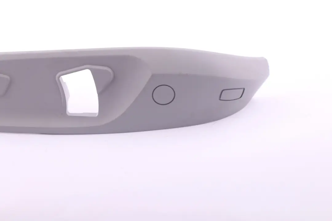 Sedile anteriore esterno destro Trim Alaskagrau Grigio per BMW E87 E87N con numero di parte 9131452 BMW E87 E87N Sedile anteriore esterno destro Trim Alaskagrau Grigio - SKU 7118482-1 - Numero di parte 9131452