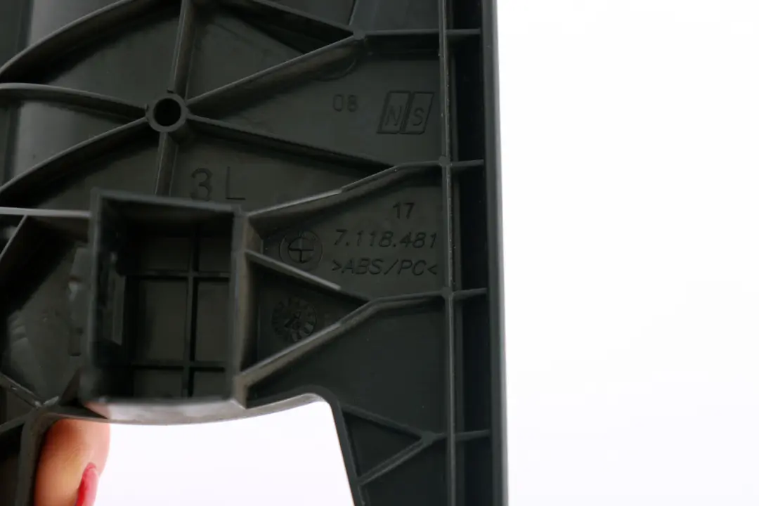 Rivestimento sedile esterno sinistro Nero per BMW 1 X1 3 E87 E87N E90 E90N E91 E91N con numero di parte 52107118483 BMW 1 X1 3 E87 E87N E90 E90N E91 E91N Rivestimento sedile esterno sinistro Nero - SKU 7118483 - Numero di parte 52107118483