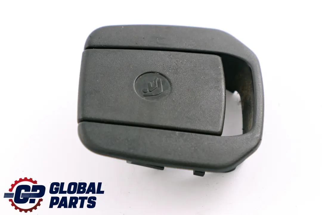 Tapa Isofix Negro para BMW E81 E82 E84 E87 E90 E91 F20 LCI con número de pieza 7118673 BMW E81 E82 E84 E87 E90 E91 F20 LCI Tapa Isofix Negro - SKU 7118673 - Número de pieza 7118673