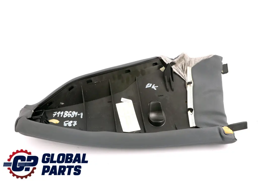 BMW E87 Seitliche Verkleidung Sitz Hinten Links Alaskagrau Grau AGA1 - SKU 7118681-1 - Teilenummer 7118681