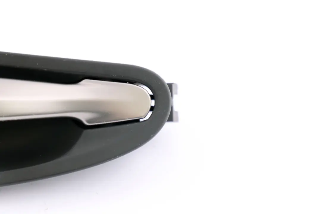 Tirador Puerta Interior Izquierdo Gris Rutenio para BMW Serie 6 E63 E64 con número de pieza 7116065 BMW Serie 6 E63 E64 Tirador Puerta Interior Izquierdo Gris Rutenio - SKU 7119061 - Número de pieza 7116065