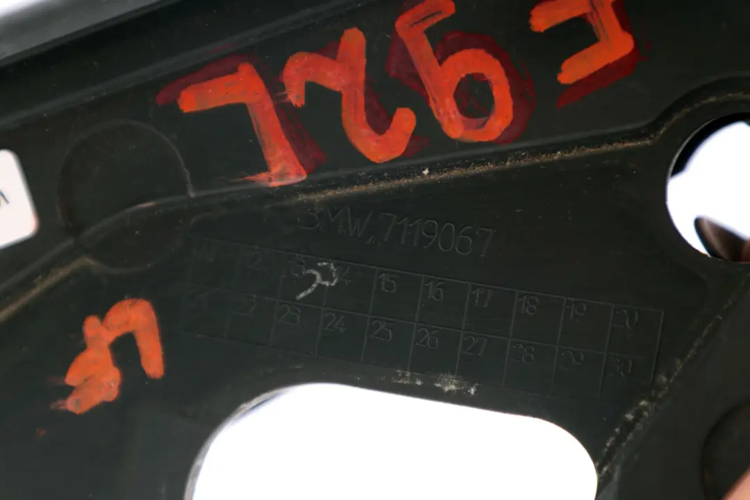 Prowadnica Uszczelka Szyby Drzwi Lewa do BMW E92 E93 o numerze 7119067 BMW E92 E93 Prowadnica Uszczelka Szyby Drzwi Lewa - SKU 7119067 - Numer Części 7119067