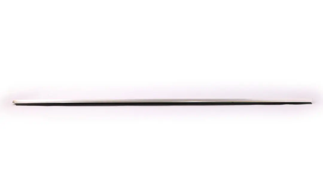 Canal Cubierta Exterior Puerta Delantera Derecha Cromo para BMW E92 E93 LCi con número de pieza 7119080 BMW E92 E93 LCi Canal Cubierta Exterior Puerta Delantera Derecha Cromo - SKU 7119080 - Número de pieza 7119080