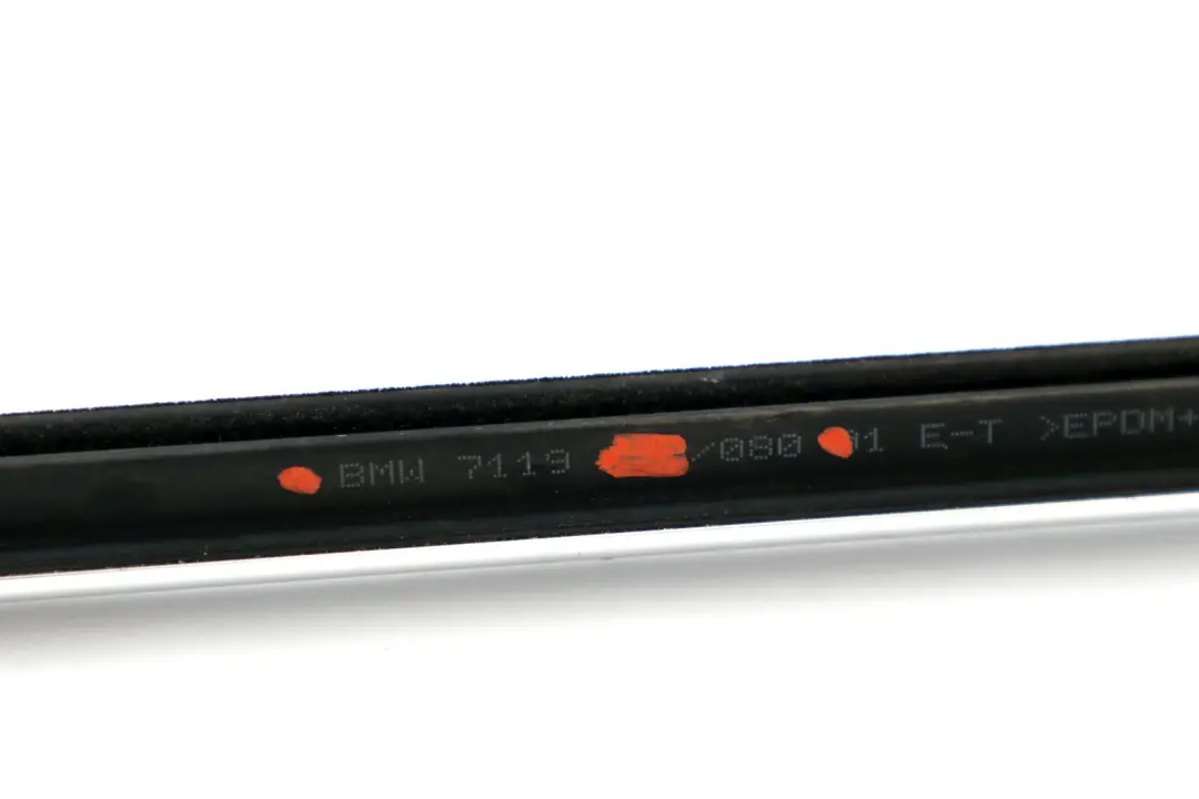 Plaque D'egout Exterieur Porte Avant Rechtschrom pour BMW 3 E92 E93 LCI à propos du numéro de pièce 7119080 BMW 3 E92 E93 LCI Plaque D'egout Exterieur Porte Avant Rechtschrom - SKU 7119080 - Numéro de pièce 7119080