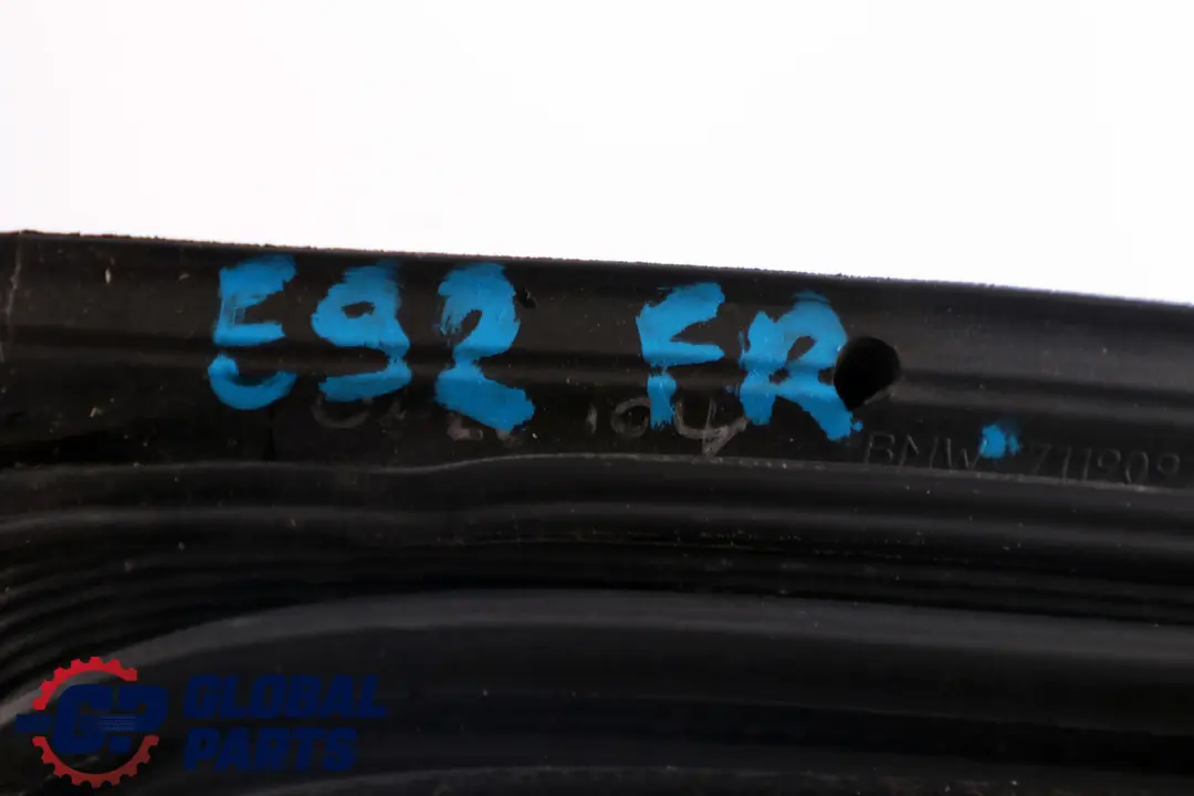 BMW E92 LCi Uszczelka Drzwi Przód Prawo - SKU 7119092 - Numer Części 7119092