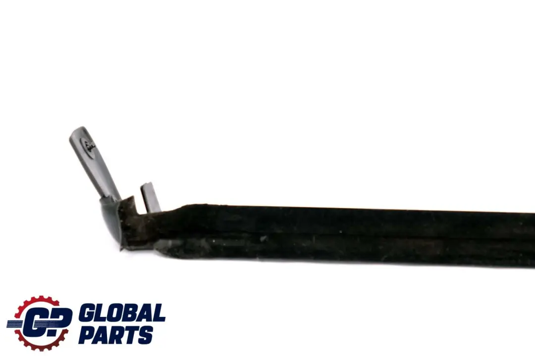 Guarnizione Interna Canale Finestrino Posteriore Destro per BMW E93 Cabrio con numero di parte 7119096 BMW E93 Cabrio Guarnizione Interna Canale Finestrino Posteriore Destro - SKU 7119096 - Numero di parte 7119096