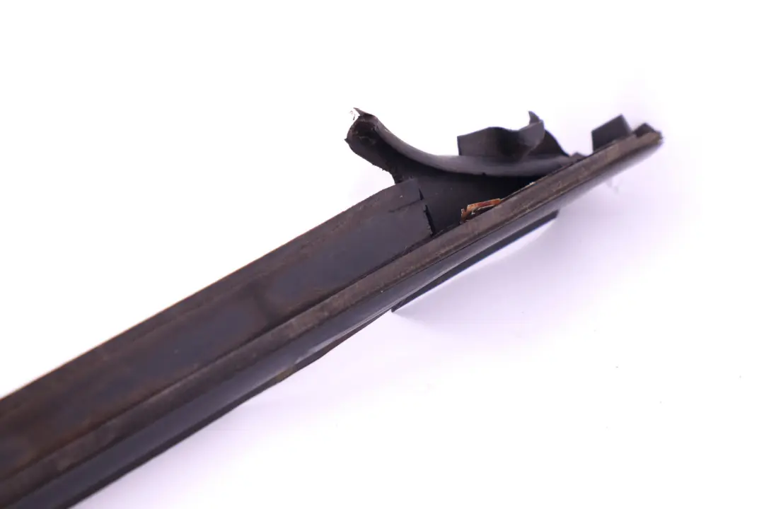 E93N LCI Acabado Ventana Lateral Negra Trasera Derecha para BMW E93 con número de pieza 7119098 BMW E93 E93N LCI Acabado Ventana Lateral Negra Trasera Derecha - SKU 7119098 - Número de pieza 7119098