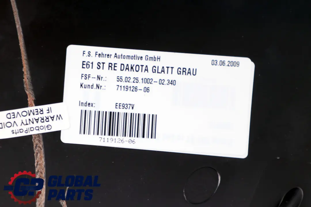 Finitura laterale sedile posteriore destro pelle grigia per BMW E61 Touring con numero di parte 7119126 BMW E61 Touring Finitura laterale sedile posteriore destro pelle grigia - SKU 7119126 - Numero di parte 7119126