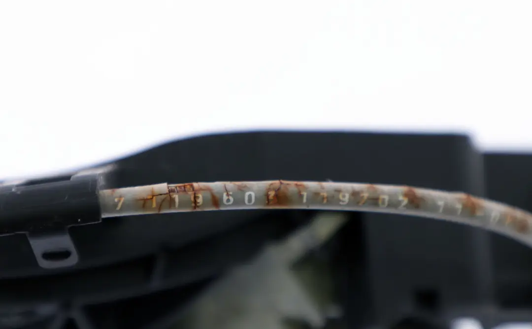 Transporteur Exterieur de Poignee Porte avant Droit pour BMW 3 Serie E92 E93 à propos du numéro de pièce 7119603 BMW 3 Serie E92 E93 Transporteur Exterieur de Poignee Porte avant Droit - SKU 7119603 - Numéro de pièce 7119603