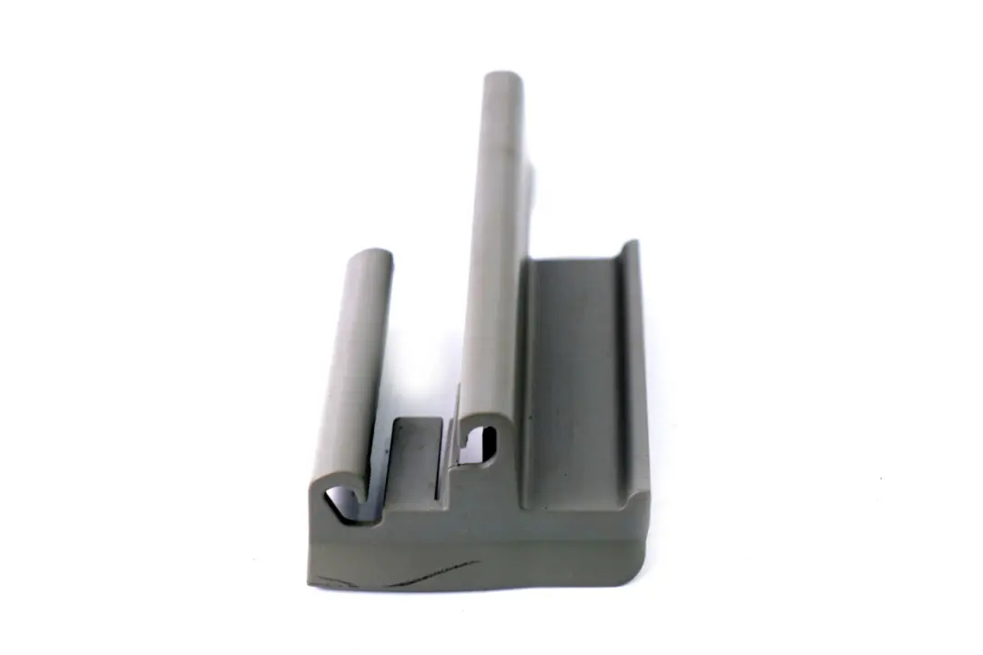 Blende vorne aussen links Grau für BMW 5 er E60 E61 LCI mit Teilenummer 7007695 BMW 5 er E60 E61 LCI Blende vorne aussen links Grau - SKU 7119835 - Teilenummer 7007695