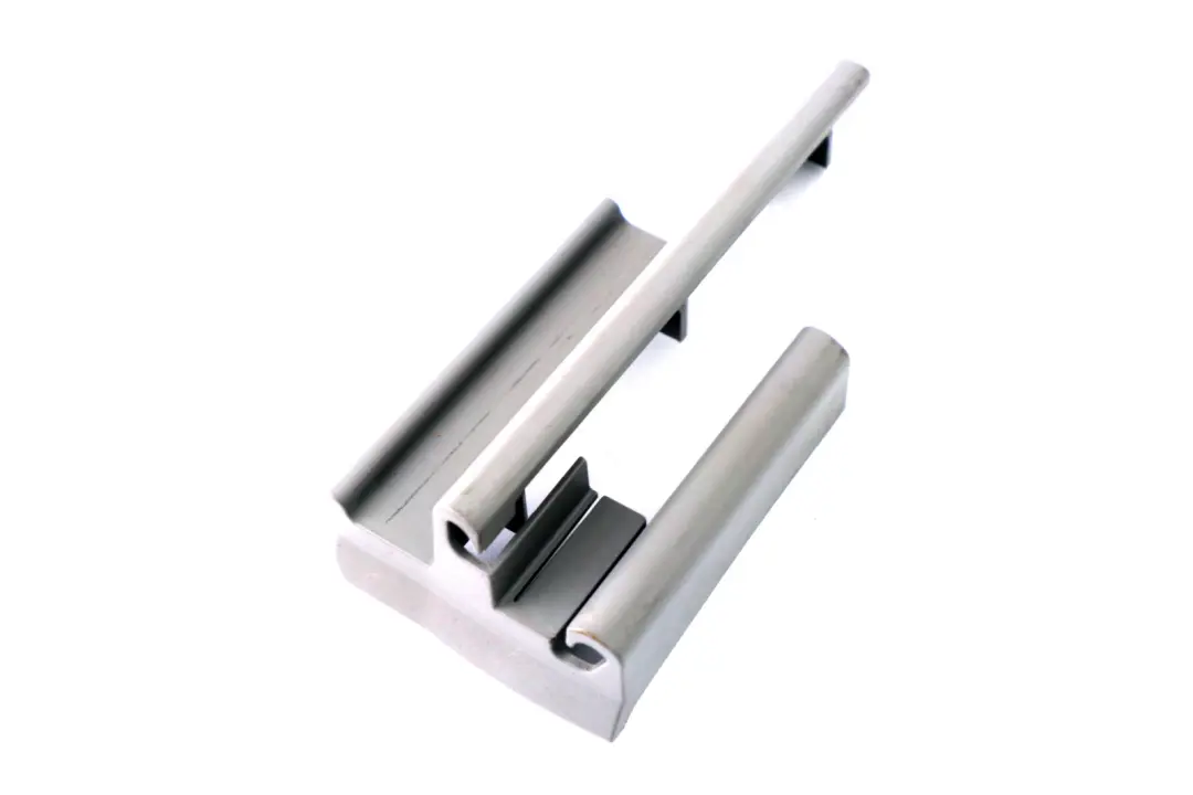 Tapa Delantera Exterior Derecha Gris para BMW E60 E61 LCI con número de pieza 7007696 BMW E60 E61 LCI Tapa Delantera Exterior Derecha Gris - SKU 7119836 - Número de pieza 7007696