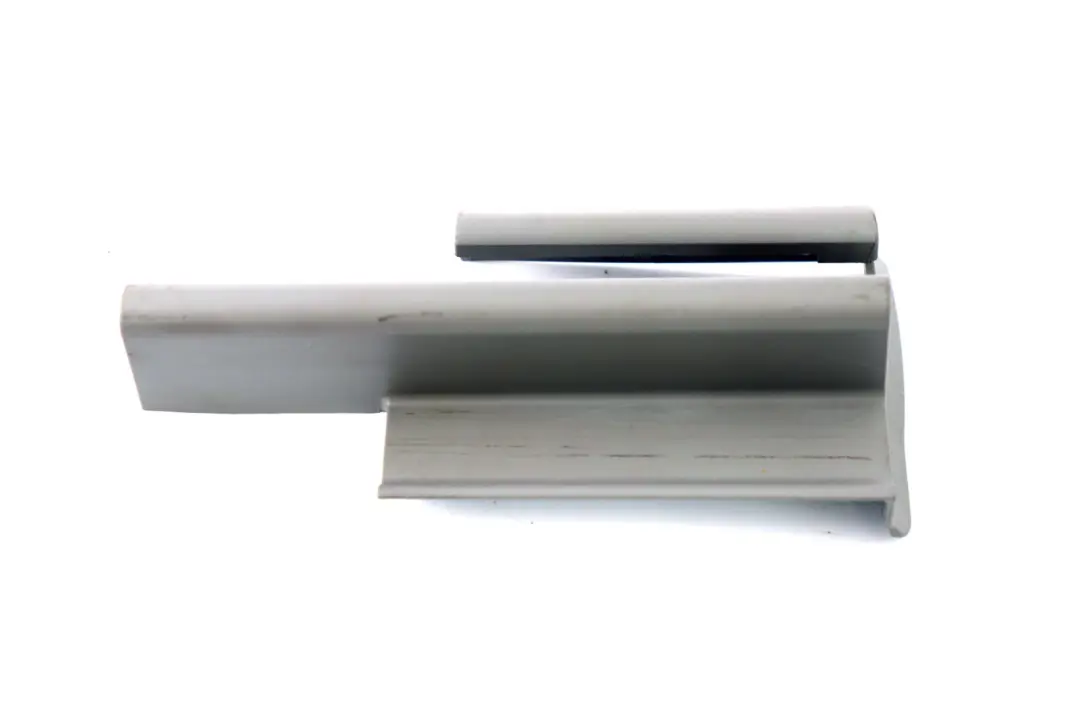 Couvercle avant extérieur droit gris pour BMW E60 E61 LCI à propos du numéro de pièce 7007696 BMW E60 E61 LCI Couvercle avant extérieur droit gris - SKU 7119836 - Numéro de pièce 7007696