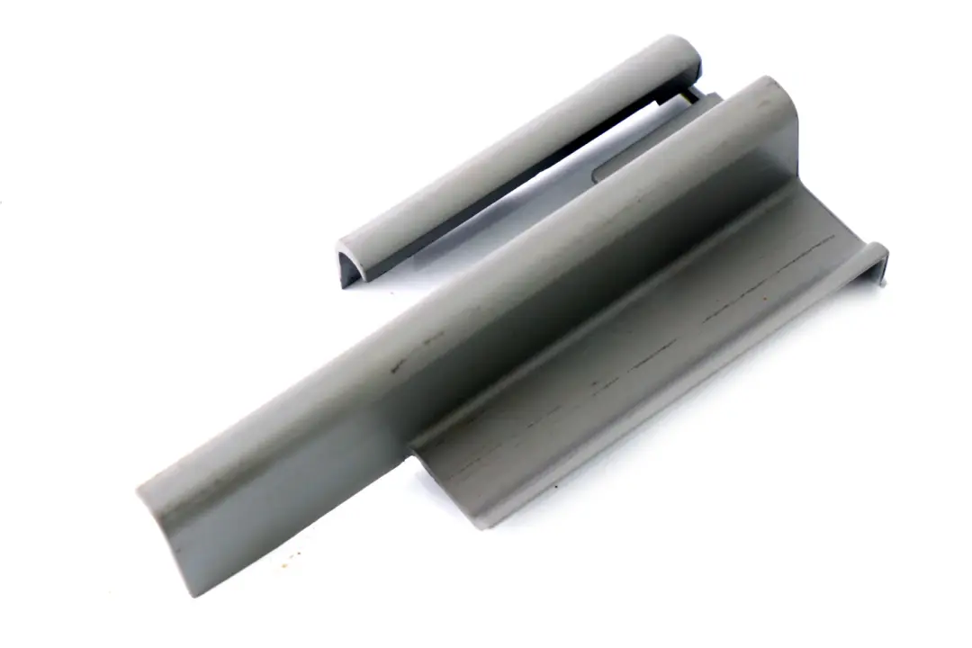 Couvercle avant extérieur droit gris pour BMW E60 E61 LCI à propos du numéro de pièce 7007696 BMW E60 E61 LCI Couvercle avant extérieur droit gris - SKU 7119836 - Numéro de pièce 7007696